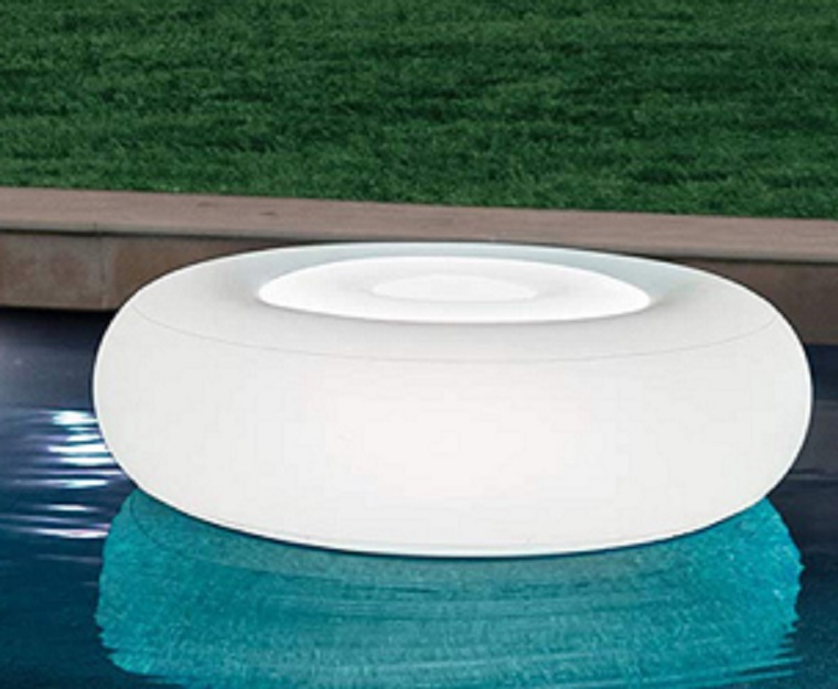 Svetleci objekti-atrakcije na bazenu