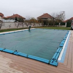 Pokrivač za bazene sa vodenim tegovima